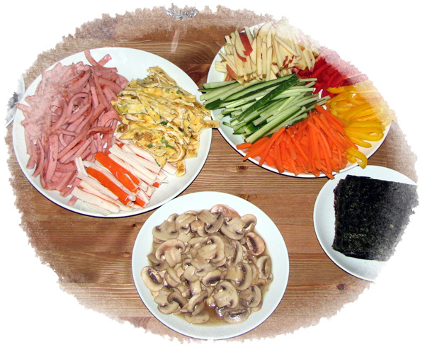 요렇게 준비해서 놓으면 ... 스스로 싸먹는 김밥인 마끼가 됩니다.